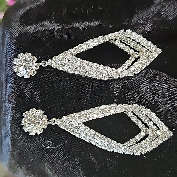 Ladies BEAUTIFUL Rinestone Earrings and a Ring size 6 925 Silver with a cz .... - Picture 2 of 11